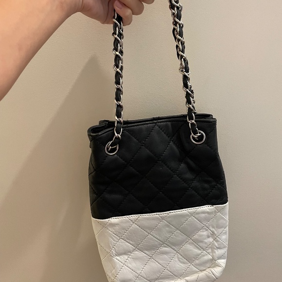 CHANEL Pre-Owned 2008-2009 Black & White Quilted Lambskin Vertical Shopping Bag - Picture 10 of 12